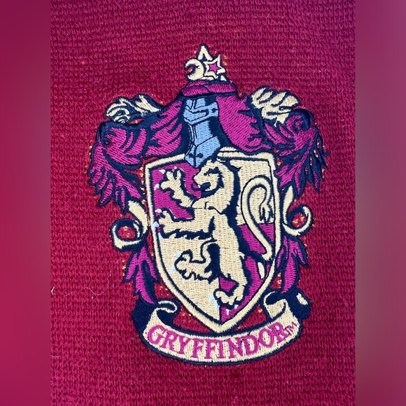 Harry Potter Gryffindor Scarf Hogwarts House Logo Wizarding World - Picture 2 of 6